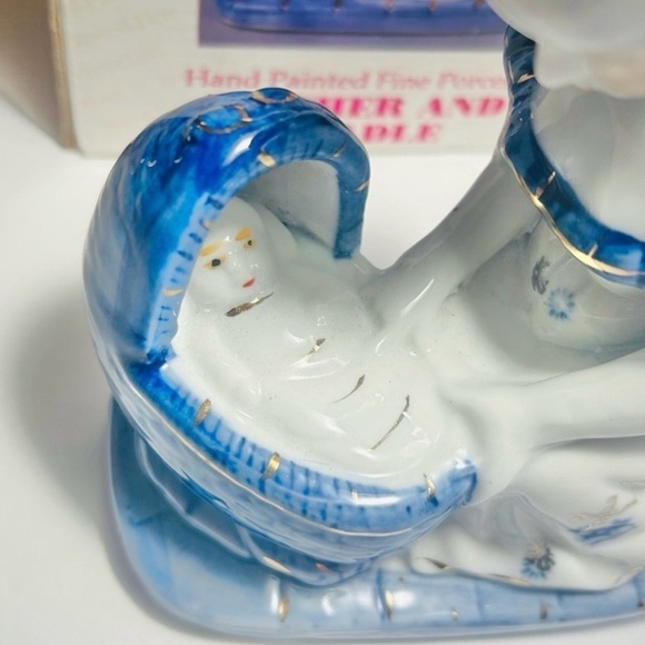 Vintage Decor Fine Porcelain Figurine Mother & Baby Cradle Cobalt Blue White NOS - Picture 4 of 11